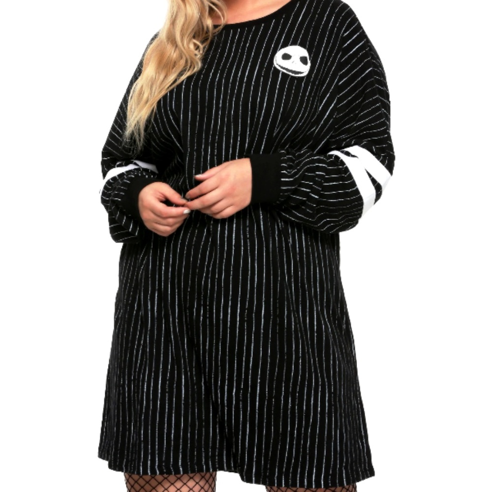 NIGHTMARE BEFORE CHRISTMAS OVERSIZED JACK JERSEY